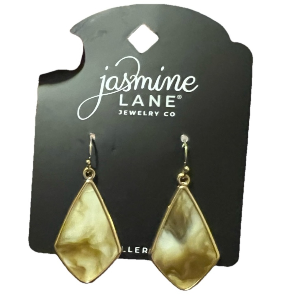🦋 Elegant Marble Dangle Earrings